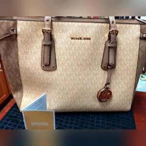 Michael Kors Voyager East West tote new